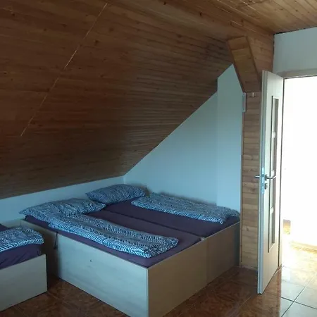 Penzionhanarobo 3* Mojmírovce