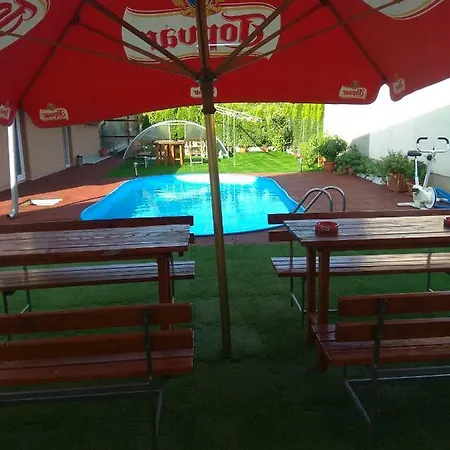 Hotel Penzionhanarobo Mojmírovce
